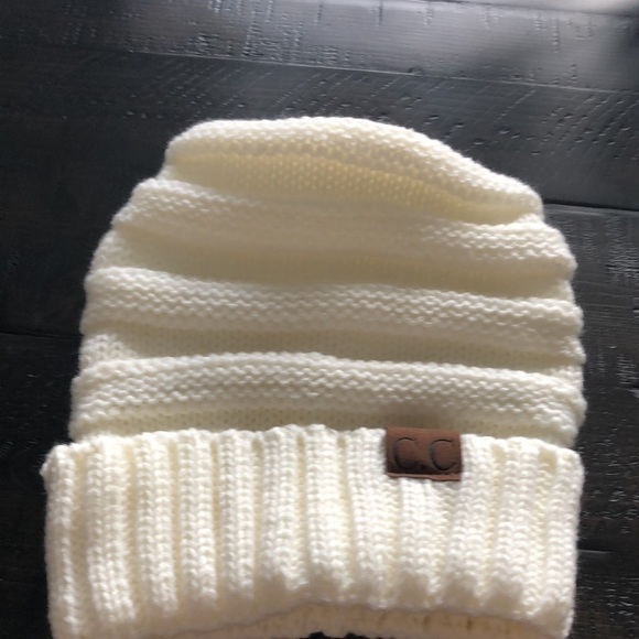 NEW C.C Slouchy Cable Knit Beanie Bundle Gray White One Size Fits Most Acrylic - Picture 2 of 12